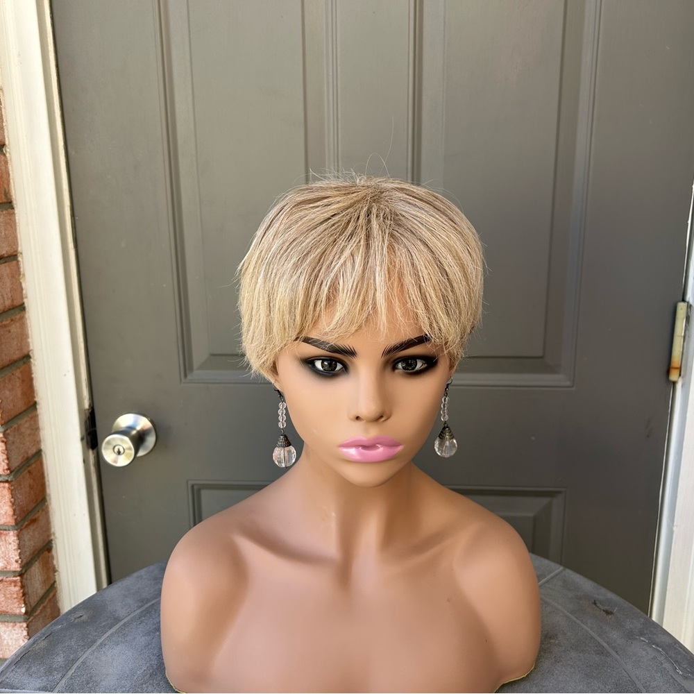 Raquel Welch Glazed Sand Synthetic Short Pixie Wig